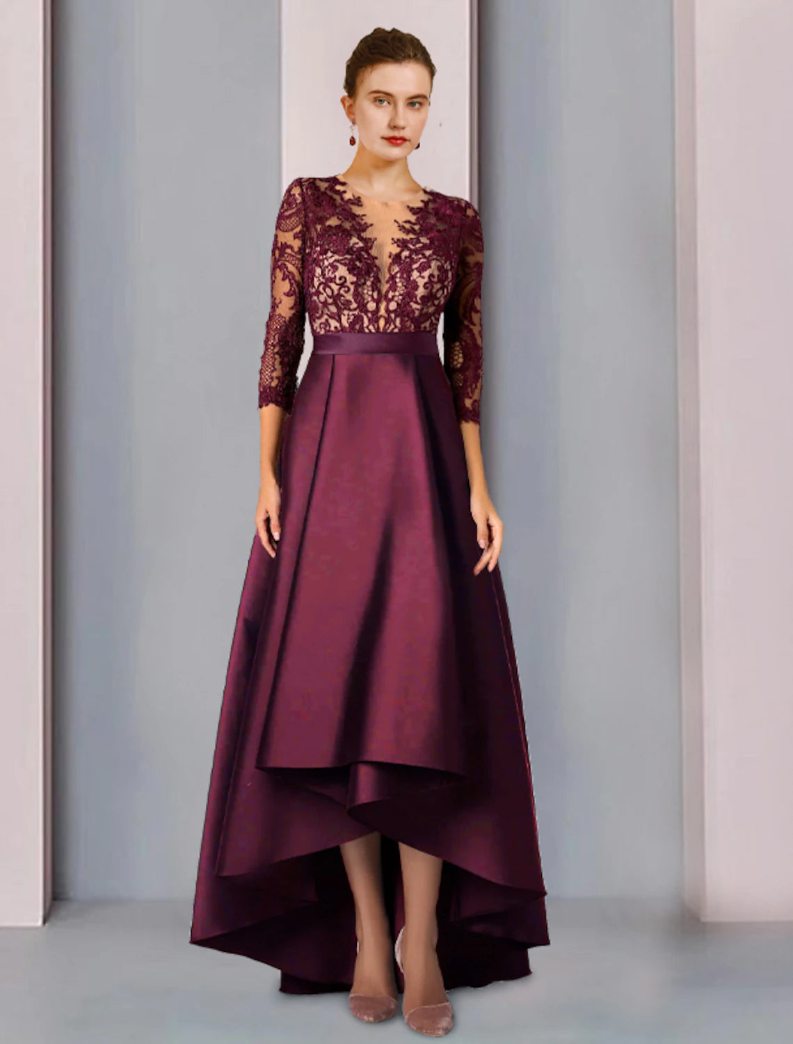 Abito da cerimonia per la madre della sposa, elegante, a trapezio, con scollo a barchetta, asimmetrico, lunghezza tè, in raso e pizzo, manica a 3/4 con applicazioni